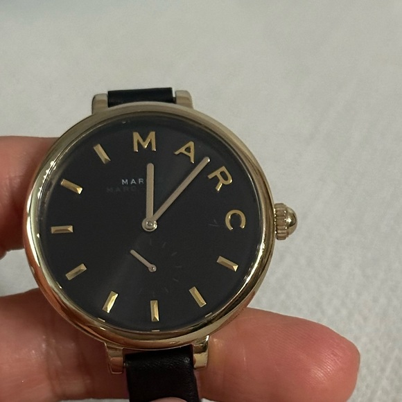 Marc Jacobs Sally Watch in black and gold - Picture 4 of 6